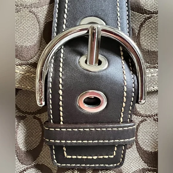 Coach Vintage CC Signature canvas and leather shoulder bag - Picture 2 of 16